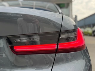 BMW 3 Serie 318i Executive Edition Sport Line I LED I Carplay I Sportstoelen / 12