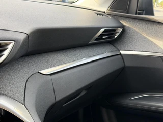 Peugeot 3008 Première 1.2 PureTech 130PK Navigatie, Achteruitrijcamera, Keyless, Elektrische Kofferklep, Trekhaak, Apple Carplay, Android Auto / 33