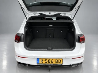 Volkswagen Golf 1.5 eTSI R-Line AUT  | dealer onderh. | panoramadak | stoel-/stuurverw. | keyless | trekhaak | carplay / 22