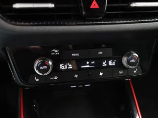 Škoda Fabia 1.0 TSi Monte Carlo 115 Pk Automaat | Stoelverwarming | Camera | Climatronic | CarPlay | Cruise Control | 17 Inch | 27.303 Km !! / 27