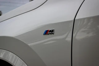 BMW iX1 xDrive30 67 kWh // 99,2% SoH | M-Sport | Panoramadak | Harman Kardon | HUD | 360 CAM | Massage| Elek. + Memory | Sfeerverlichting / 16