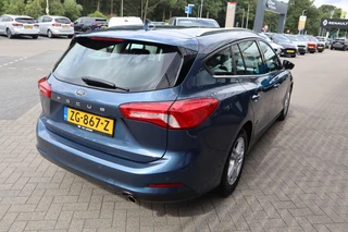 Ford Focus Wagon BUSINESS APPLE/ANDROID PARK-SENSOREN WINTERPACK CLIMA LED ALL-SEASON KEYLESS / 7