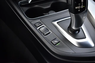 BMW 3 Serie Touring 320i M Sport Shadow  | Virtual Cockpit | Achteruitrijcamera | Groot Navi | HiFi | / 19