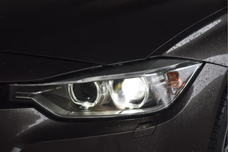 BMW 3 Serie Touring 320i xDrive High Executive M 184 pk  | Vol | HUD | Elekt.haak | Keyless | Open dak | Camera | LED/Xenon | LM-Velgen 19" / 34