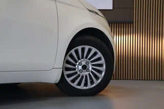Fiat 500e Urban Comfort 42 kWh  Keyless/Stoelverw/CarPlay/Camera/Dodehoek/Pdc/15" / 32