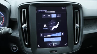 Volvo XC40 1.5 T3 Momentum Navigatie | Stoelverwarming | Trekhaak / 38