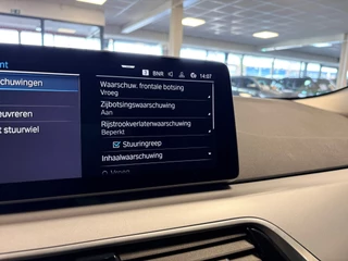 BMW 5-serie Touring 530e Business Edition Plus / trekhaak / Leder / pdc / 360 camera/cruise Adaptive / 36