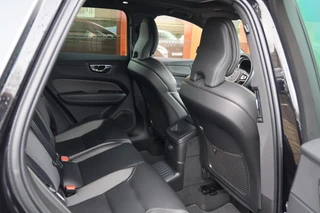 Volvo XC60 T6 Recharge AWD R-Design | Stoelverwarming | Parkeercamera | Panoramadak | Memorystoel | Keyless / 18