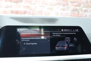 BMW 3 Serie Sedan 330i High Executive M Sport Pakket Automaat  / Live Cockpit Professional / Schuif-/kanteldak / M Sportremsysteem / Leder / Shadow Line / 19 Inch / Extra Getint Glas / Stoelverwarming / Climate Control / Parkeersensoren voor+achter / Stuurwiel Verwambaar / Hifi / 29