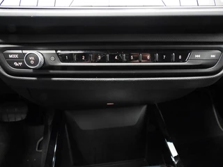 BMW 1-Serie 118i Aut. Intro Sport Line VOL LEER/NAVI/CAMERA/LED/18"LMV! / 7