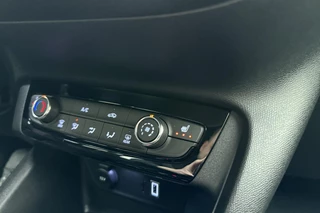 Opel Corsa 1.2 Turbo Hybrid Yes Automaat | Stoel & Stuurverwarming | Navigatie via Carplay | Zwart dak | DAB Radio | Parkeersensoren | Lichtmetalen velgen / 30