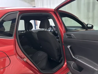 Volkswagen Polo 1.0 TSI R-Line Camera Navigatie DAB+ Stoelverwarming Virtual Cockpit / 18