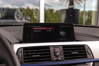 BMW 3-serie Touring 320i M Sport Edition | 2e eigenaar | NL auto | Camera | HiFi audio | Stoelverwarming | DAB | Head-up | Cruise control | LED | Park Assistant | PDC | Navigatie / 31