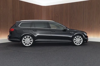 Volkswagen Passat Variant 1.5 TSI 150pk DSG 2x R-Line Panoramadak Leder Camera Stoelverwarming Virtual Cockpit / 11