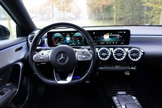 Mercedes-Benz A-Klasse 250 e Business Solution AMG Limited Pano / 24