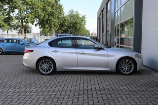 Alfa Romeo Giulia 2.0T SUPER AUT ORIG.NL/A.CarPlay/Ad.Cruise/Stuur&Stoelverw./18inch 114dkm! / 5