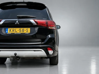Mitsubishi Outlander 2.4 PHEV Intense+ 4WD 225 pk AUT. | 1e eigenaar | navigatie | trekhaak | elektr. v. stoel | carplay | alcantara / 15