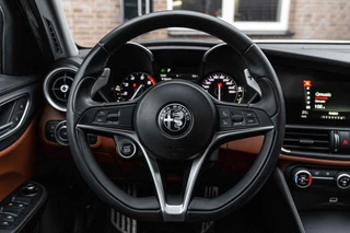 Alfa Romeo Giulia 2.0T Super 200 PK Aut Pano Keyless Half/Leder Xenon 19'' / 17