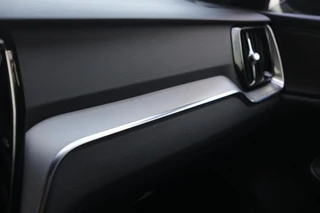 Volvo V60 T6 Recharge AWD R-Design / 46