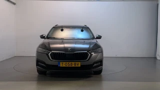 Skoda Octavia Combi 1.0 e-TSI DSG Business Edition Trekhaak Navigatie Parkeersensoren App-Connect / 12