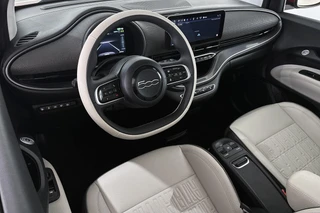 Fiat 500 3+1 La Prima 42 kWh Panoramadak Stoelverwarming Camera Apple CarPlay / 6