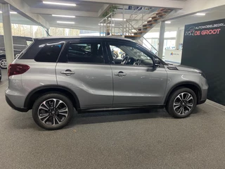 Suzuki Vitara 1.4 Boosterjet Style Smart Hybrid/ Nederlandse auto/ Afneembare trekhaak/ Pano/ Parkeersensoren/ Achteruitrijcamera / 7