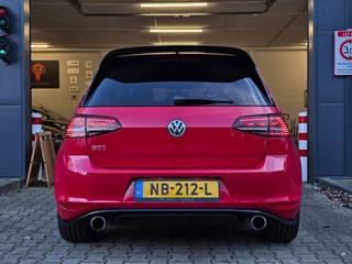 Volkswagen Golf 2.0 TSI GTI Clubsport / 265-360PK / NAP = UNIEK !! / NWE TURBO / PANO / DYNAUDIO / CAMERA / CARPLAY / 19 INCH ! / 10