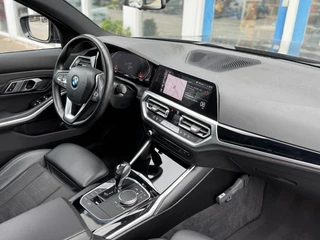 BMW 3 Serie 318i Executive Edition Sport Line I LED I Carplay I Sportstoelen / 22