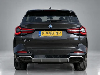 BMW iX3 M Sport High Executive 80 kWh | 1e eigenaar | dealer onderhouden | panoramadak | leder interieur | SOH accu 99.5% / 7