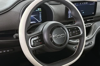 Fiat 500 3+1 La Prima 42 kWh Panoramadak Stoelverwarming Camera Apple CarPlay / 14