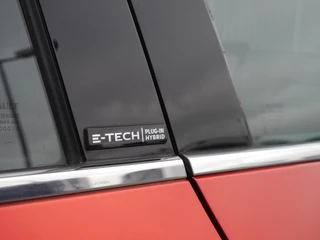 Renault Captur 1.6 E-Tech Plug-in Hybrid 160 Intens | Panorama dak | Achteruitrijcamera | Lichtmetalen velgen | Navigatie | Cruise control | Stoelverwarming | / 37