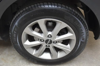 KIA Stonic 1.0 T-GDi MHEV 100pk DynamicLine / 33