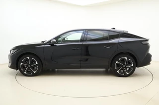 Peugeot 408 1.2 Hybrid 145 e-DCS6 Allure | Achteruitrijcamera | Dealer Onderhouden l Wireless Apple Carplay & Android Auto l TomTom Navigatie l DAB l Bluetooth l PDC l Camera l LED l Lichtmetalen Velgen / 7