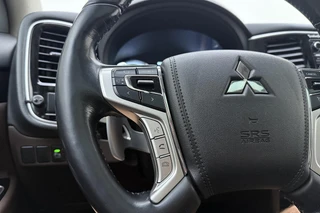 Mitsubishi Outlander 2.0 PHEV Automaat instyle | Navigatie | Lederen bekleding | Achteruitrijcamera | Elektrische achterklep | Stoel- en stuurverwarming | Verwarmd voorraam / 26