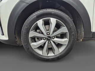 Kia Stonic 1.0 T-GDi MHEV DynamicPlusLine | Cruise Control | Climate Control | Navigatie | LM Velgen | Camera | Privacy Glass | / 10
