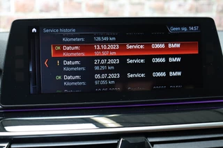BMW 5 Series Touring 530i High Executive Luxury Line Automaat  / Navigatiesysteem Professional / Panoramadak / Trekhaak / Comfortstoelen / Driving Assistant Plus / Adaptieve LED-koplampen / Hifi / Stuurwielrand Verwarmd / Achteruitrijcamera / Head-Up Display / Stoelverwarming / 26