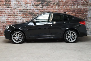 BMW X4 M40i High Executive M Sport Pakket Automaat  / Navigatiesysteem Professional / Schuif-/kanteldak / 20 Inch / Shadow Line / Leder / Extra Getint Glas / Stoelverwarming / Hifi / LED / Parkeersensoren voor+achter / Lichtpakket / 4