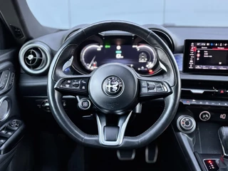 Alfa Romeo Tonale 1.5T Hybrid Edizione Speciale / 16