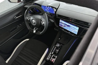Alfa Romeo Junior 1.2 Turbo Hybrid Ibrida Sport Speciale Pano Massage Stoelverwarming / 40