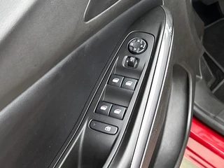 Opel Grandland X 1.6 Turbo Hybrid4 Business Elegance | Automaat | Cruise control | Stoelverwarming | Parkeersensoren / 29