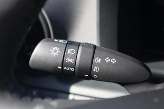 Toyota C-HR 1.8 HYBRID 140 DYNAMIC NL-AUTO 1E-EIG CAMERA PARK-SENSOREN KEYLESS BSM LED APPLE/ANDROID 18'' LM-VELGEN / 27