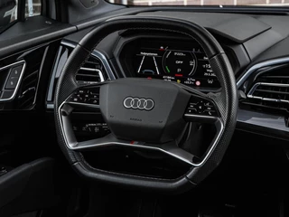 Audi Q4 e-tron 40 Launch edition S Competition 77 kWh | Trekhaak | HUD | Warmtepomp | ACC | Matrix LED | Leder | Keyless | Camera | Sonos audio | 20" | Dealeronderhouden / 19