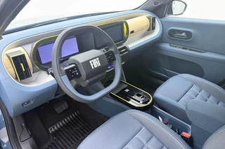 Fiat Grande Panda La Prima 11 kW 44 kWh | Navigatie | Camera | Stoelverwarming | Stuurverwarming | Cruise control | LED verlichting | Lichtmetalen velgen / 30