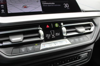BMW 1 Serie 118i Business Edition  | M-Sport | Origin NL | Camera | Trekhaak | Navigatie / 19