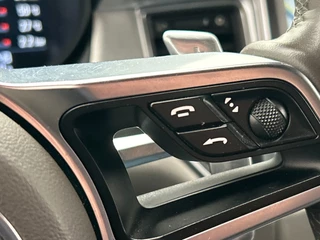 Porsche Macan 3.6 Turbo 400 pk | Bose | Glascoating | Memorie | Camera |Trekhaak | Stoelverwarming | 21 " | / 49