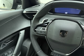 Peugeot 2008 1.2 Hybrid 145 Allure | Climate & Cruise control | Achteruitrijcamera |voorstoelen verwarmd | Parkeersensoren | AppleCarplay / AndroidAuto | Full LED / 18