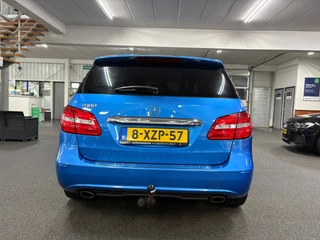 Mercedes-Benz B-Class 180 Ambition Nederlandse auto/ Trekhaak/ Parkeersensoren voor en achter/ Set winterbanden / 5