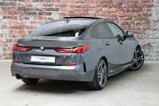 BMW 2 Serie Gran Coupé 218i High Executive M Sport Pakket Automaat  / Live Cockpit Professional / Panoramadak / Stoelverwarming / 18 Inch / Climate Control / Parkeersensoren / Bluetooth / DAB / Cruise Control / Lichtpakket / Extra Getint Glas / LED / 5