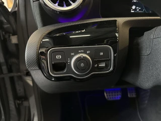 Mercedes-Benz A-klasse 200 Business Solution AMG | CAMERA | STOELVERW. | SFEERVERLICHTING / 26