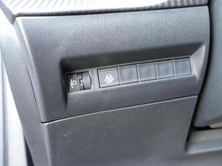Peugeot 2008 1.2 PureTech Active Pack | 100PK | Trekhaak | Cruise Control | Parkeersensoren Achter | Airco | Navigatie | Climate Control | / 23